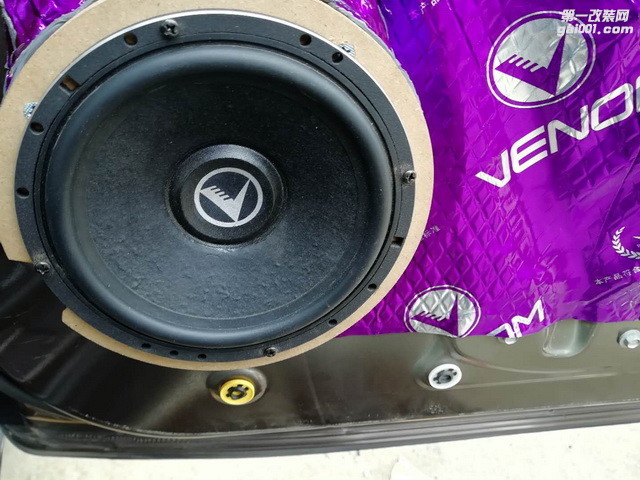 7 VENOM VX6T中低音喇叭的安装近照.jpg