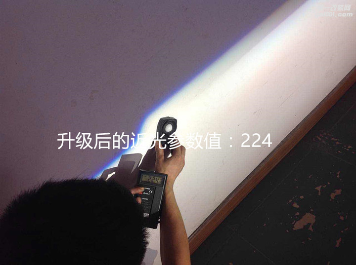 汽车大灯改装广州比亚迪大灯改海拉5透镜飞利浦XV4800K套装