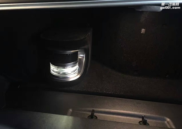 昆明奔驰新E300 E200 W213加装原厂香氛香薰香水系统迈巴赫香氛