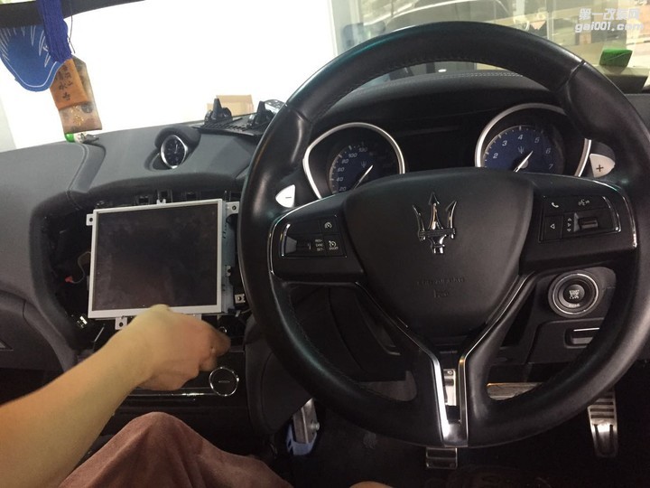深圳玛莎拉蒂吉博力总裁GT改装CarPlay手机互联功能