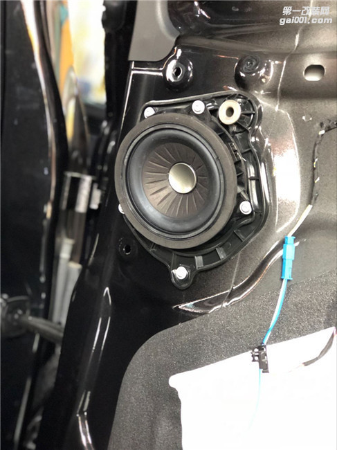 杭州至上音《宝马X4》音响改装德国ETON无损对插 专车专用