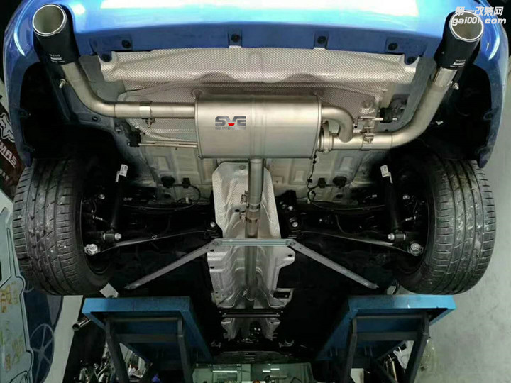 宝马118三厢升级中尾段可变阀门排气安装作业图