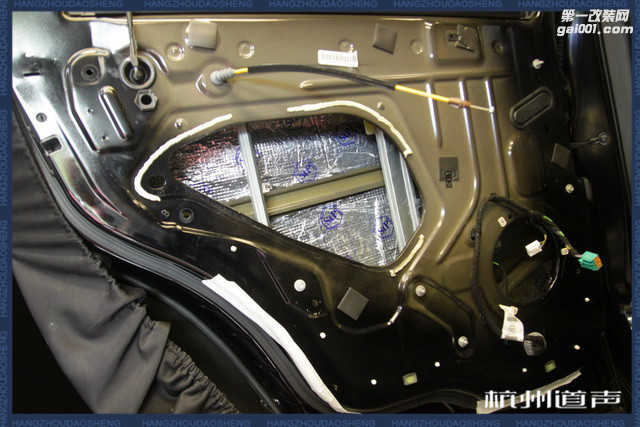 3，使用军工银卫士对汽车门板做第一层的隔音处理，降低门板共振噪声.jpg.jpg