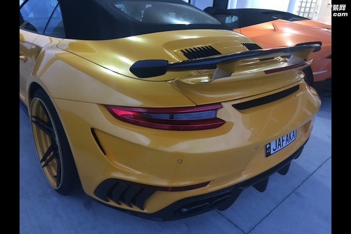 topcar-carbon-2017-porsche-911-turbo-s-cabriolet-is-the-german-bumblebee_3.jpg