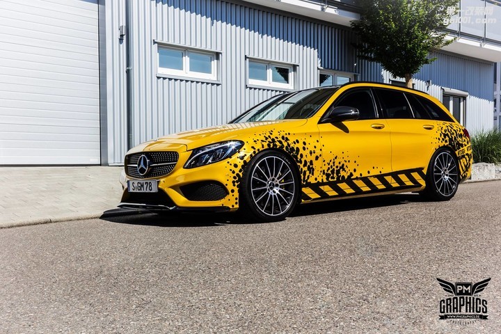 mercedes-c450-amg-yellow-taxi-vs-c43-in-silky-blue-wrap-battle_1.jpg