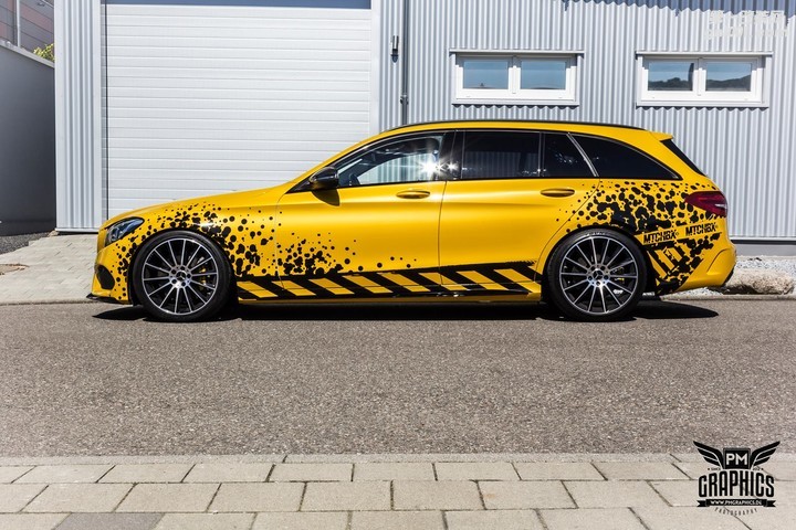 mercedes-c450-amg-yellow-taxi-vs-c43-in-silky-blue-wrap-battle_2.jpg