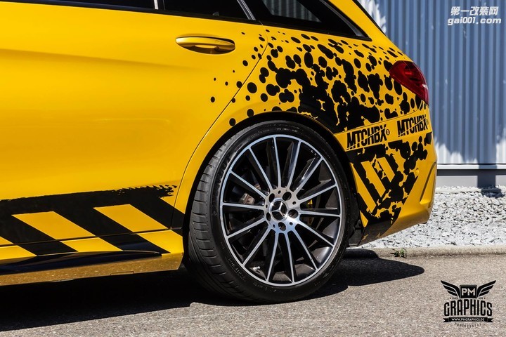 mercedes-c450-amg-yellow-taxi-vs-c43-in-silky-blue-wrap-battle_8.jpg