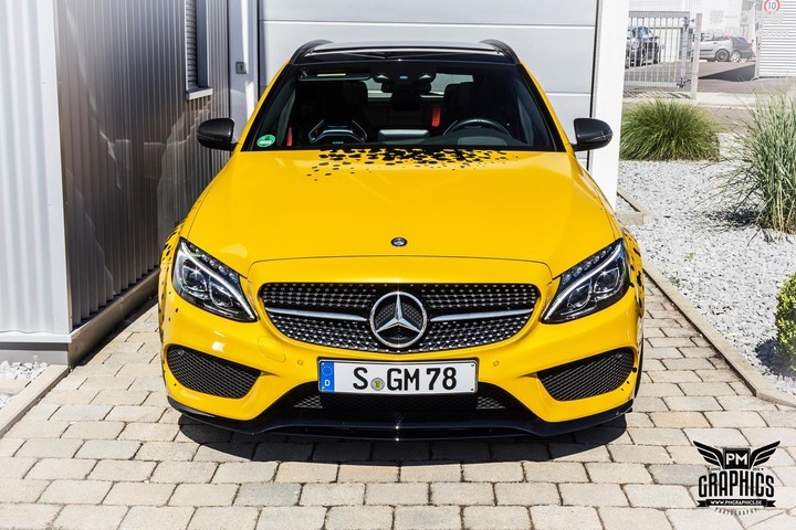 mercedes-c450-amg-yellow-taxi-vs-c43-in-silky-blue-wrap-battle_10.jpg