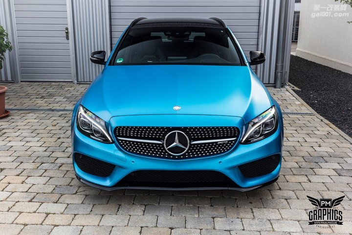mercedes-c450-amg-yellow-taxi-vs-c43-in-silky-blue-wrap-battle_13.jpg