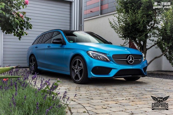 mercedes-c450-amg-yellow-taxi-vs-c43-in-silky-blue-wrap-battle_16.jpg