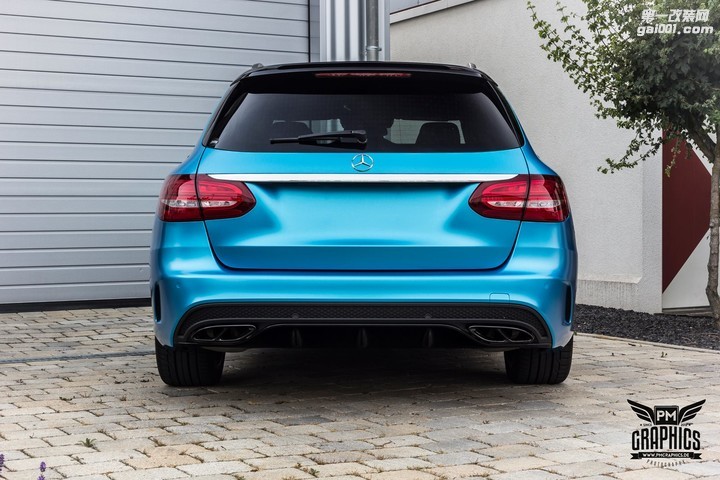 mercedes-c450-amg-yellow-taxi-vs-c43-in-silky-blue-wrap-battle_17.jpg