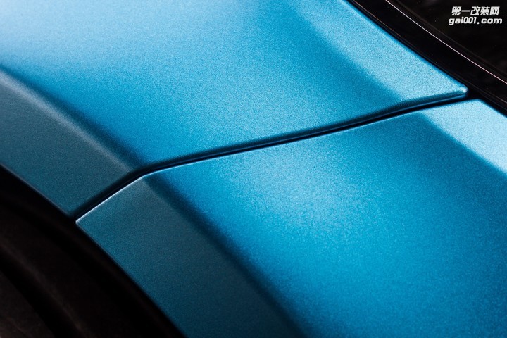 mercedes-c450-amg-yellow-taxi-vs-c43-in-silky-blue-wrap-battle_18.jpg