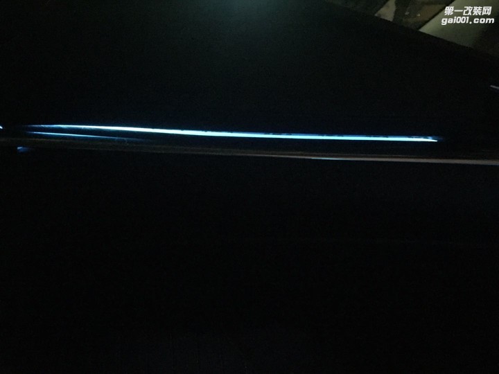 凯迪拉克XT5改装氛围灯