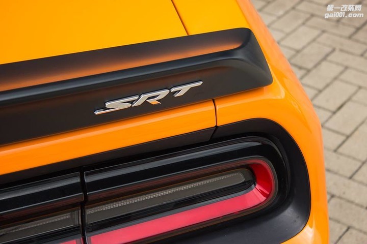 general-lee-dodge-challenger-hellcat-has-fitting-air-horn-in-the-netherlands_2.jpg