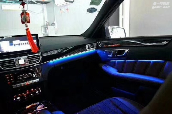 深圳奔驰E级E200L E260L E300L改装八色氛围灯气氛灯内饰灯