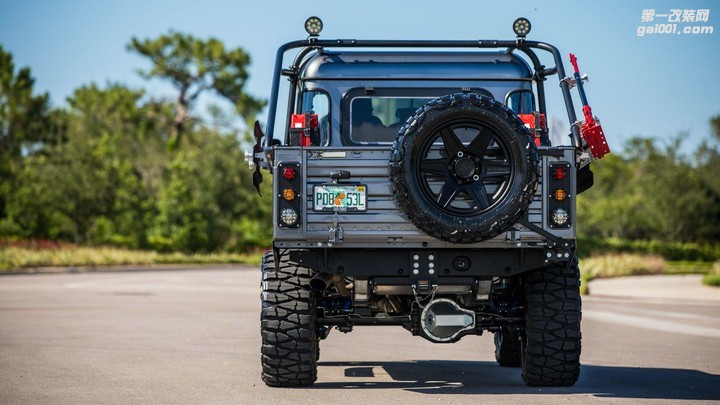project-viper-is-a-285000-defender-with-an-ls3-built-in-florida_3.jpg