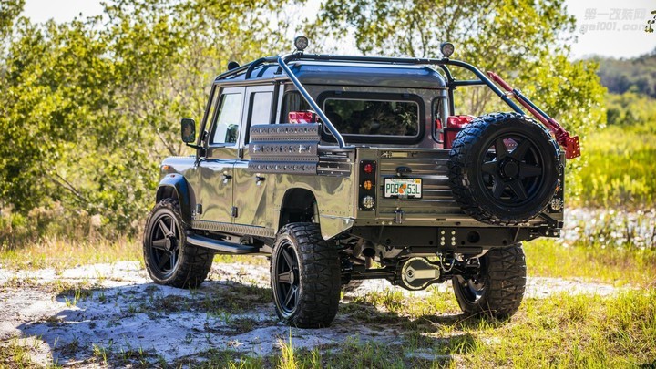 project-viper-is-a-285000-defender-with-an-ls3-built-in-florida_5.jpg