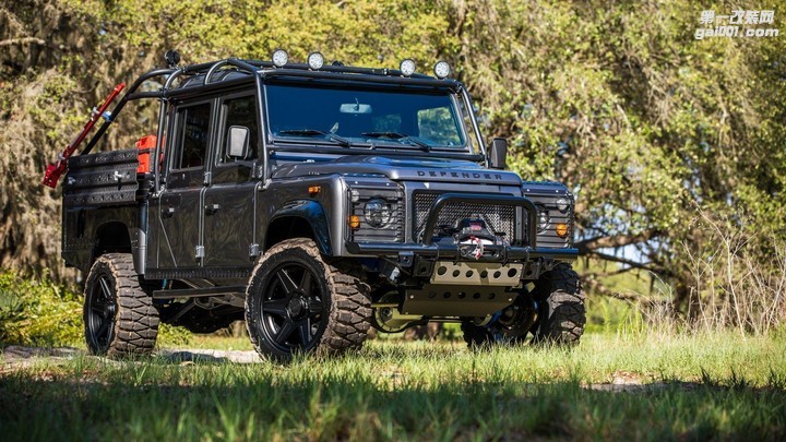 project-viper-is-a-285000-defender-with-an-ls3-built-in-florida_7.jpg