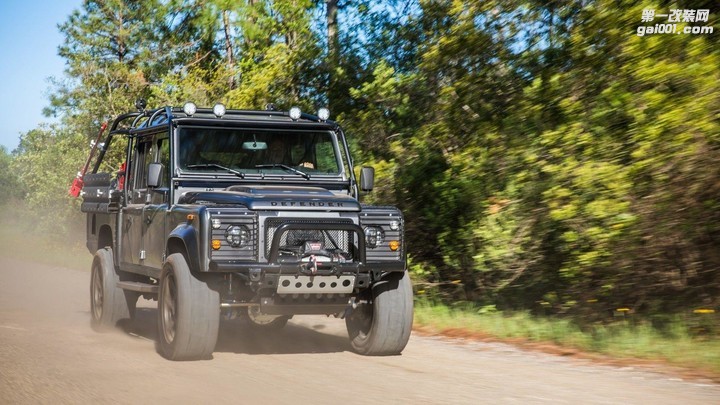 project-viper-is-a-285000-defender-with-an-ls3-built-in-florida_13.jpg