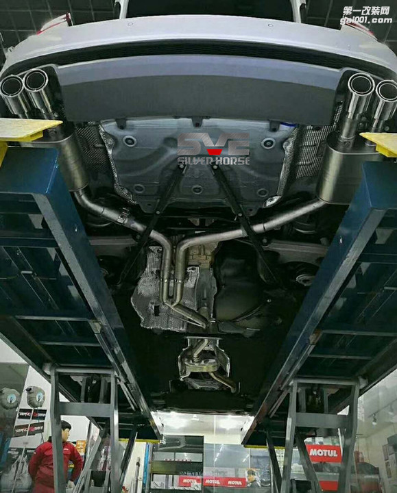 奥迪A6L升级中尾段四出可变阀门跑车音排气改装