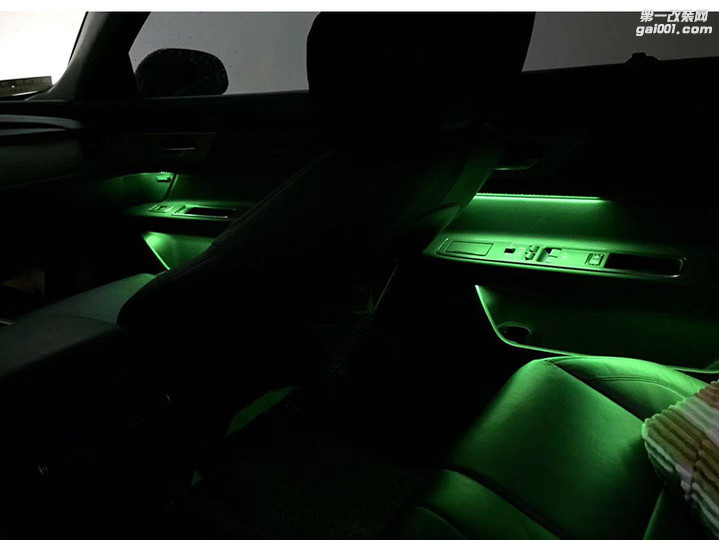 捷豹XFL改装8色氛围灯 颜色可自动调节