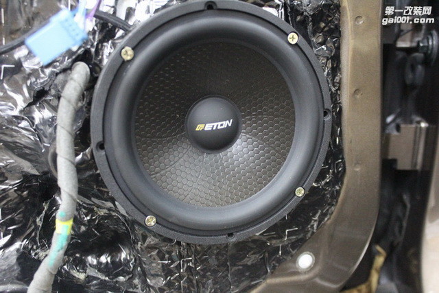 12，德国ETON(伊顿）RSE160中低音喇叭安装在汽车原位.JPG
