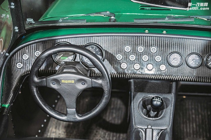 2017-caterham-seven-485s-dashboard.jpg