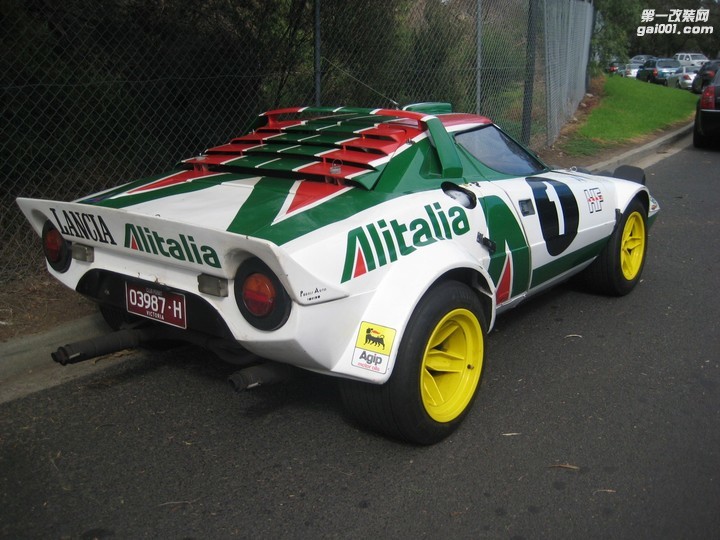 alitalia-dodge-challenger-hellcat-is-a-misguided-lancia-stratos-rally-car-wrap_20.jpg