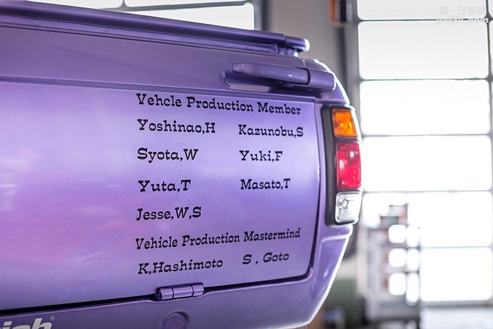 017-1990-nissan-sunny-tailgate.jpg