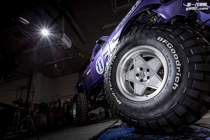 1990-nissan-sunny-work-seeker-sx-wheel.jpg