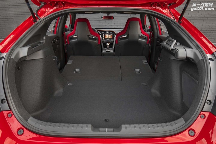 2017-honda-civic-type-r-rear-seats-folded-down-02.jpg