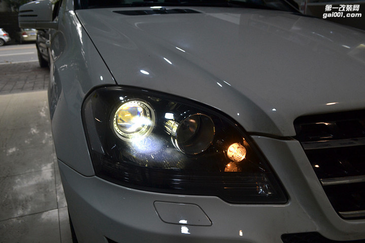 重庆奔驰GLK原车亮度不够改装新科技米石LED