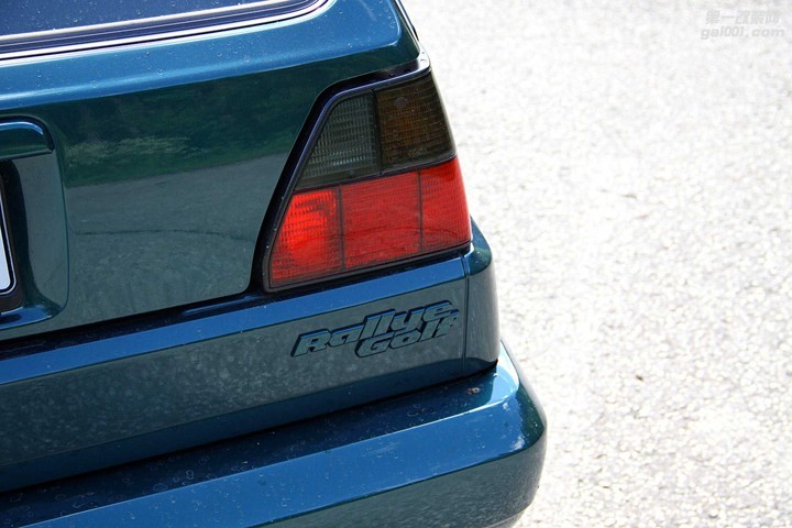 1989-vw-rallye-golf-taillight.jpg