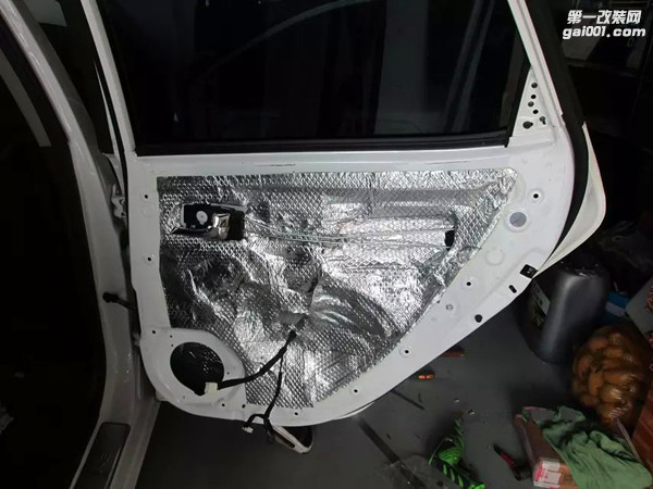 重启汽车音乐生活 潍坊起亚K2汽车音响改装升级 门板隔音