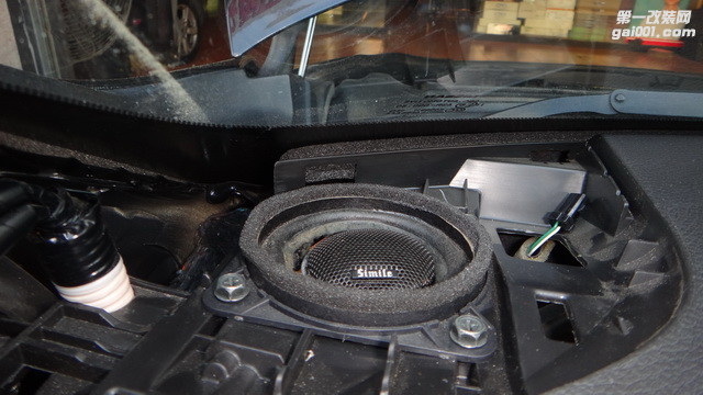 5，诗蔓AT165高音单元安装在汽车仪表台上.JPG