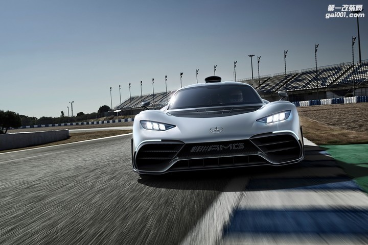 mercedes-amg-project-one-front-view-in-motion-01.jpg