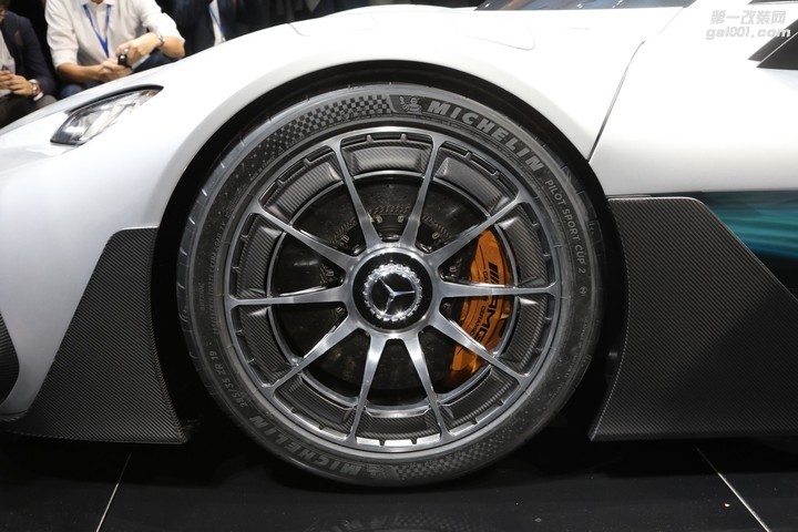 mercedes-amg-project-one-wheel.jpg