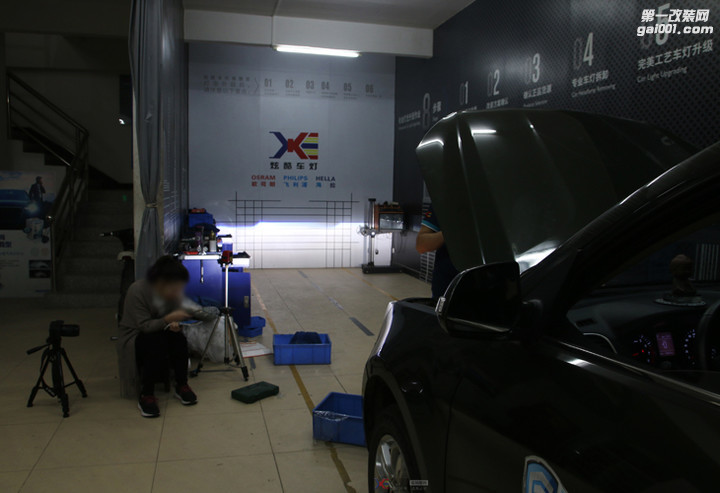 广州天河区专业改灯，陆风X5原车灯光不够亮升级双光透镜...