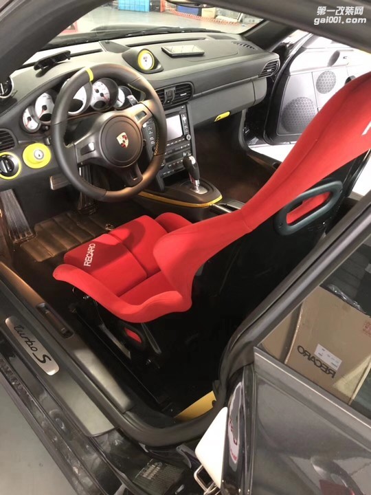 保时捷911 Turbo S改装RECARO专业赛车桶椅