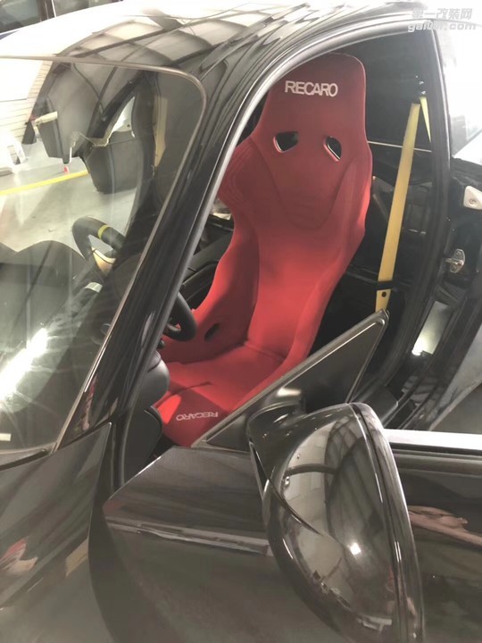 保时捷911 Turbo S改装RECARO专业赛车桶椅