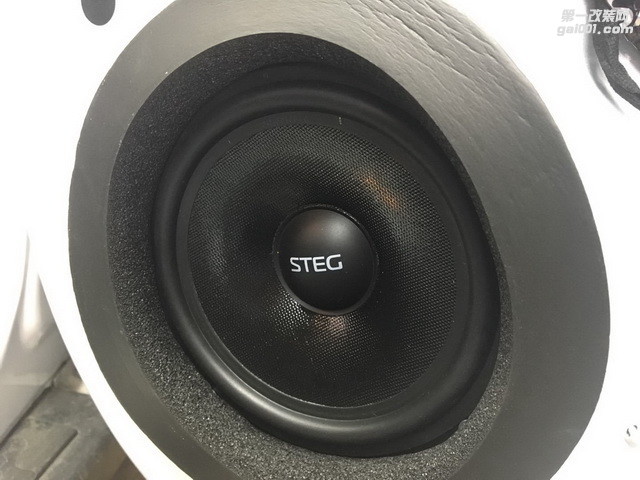 6 史泰格SQ650中低音喇叭的安装近照.jpg