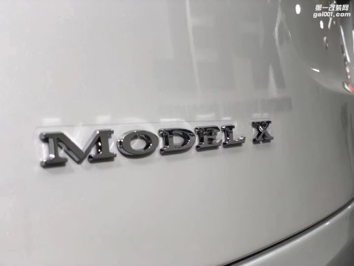 石家庄特斯拉model x装贴XPEL隐形车衣，漆面光亮如新