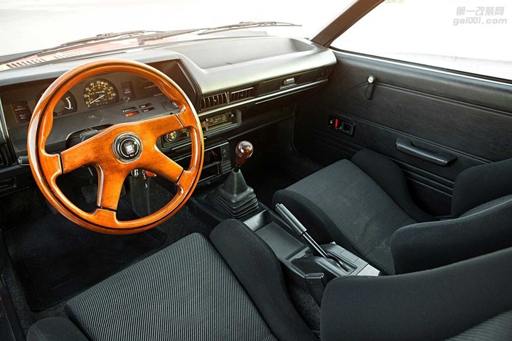1981-toyota-corolla-nardi-wooden-steering-wheel (1).jpg