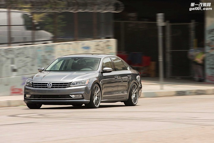 2016-vw-passat-v6-sel-premium-front-bumper (2).jpg