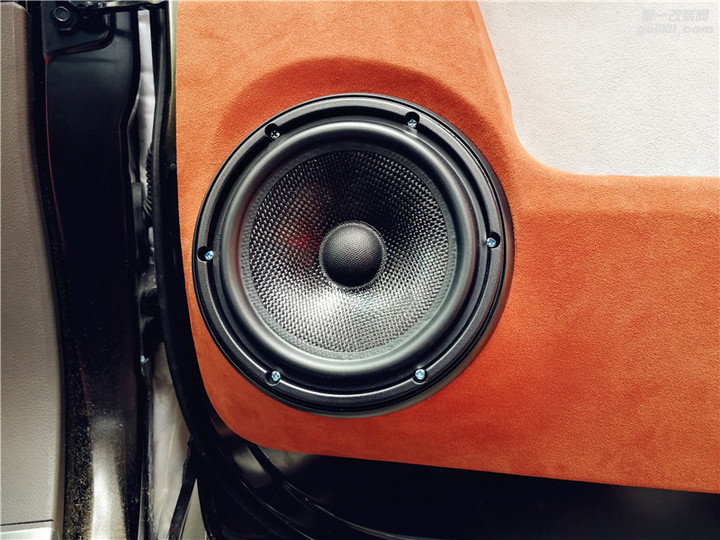 西安上尚日产NV200音响改装德国RS皇太子三分频 品味艺术