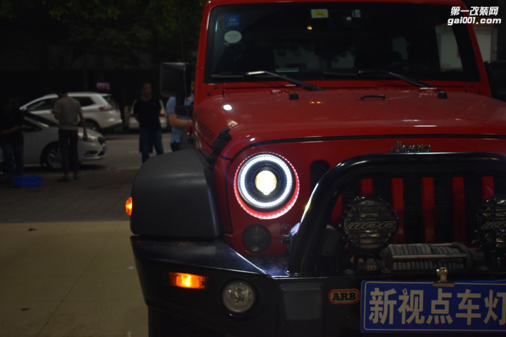 重庆牧马人改大灯总成+米石LED远光灯
