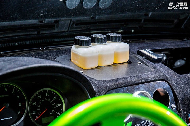 1995-subaru-impreza-l-fluid-reservoirs.jpg