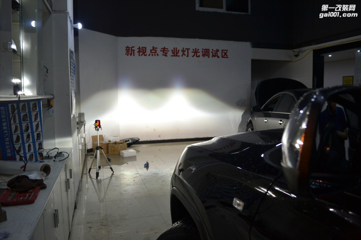 重庆大切诺基升级海拉5透镜飞利浦XV氙气灯
