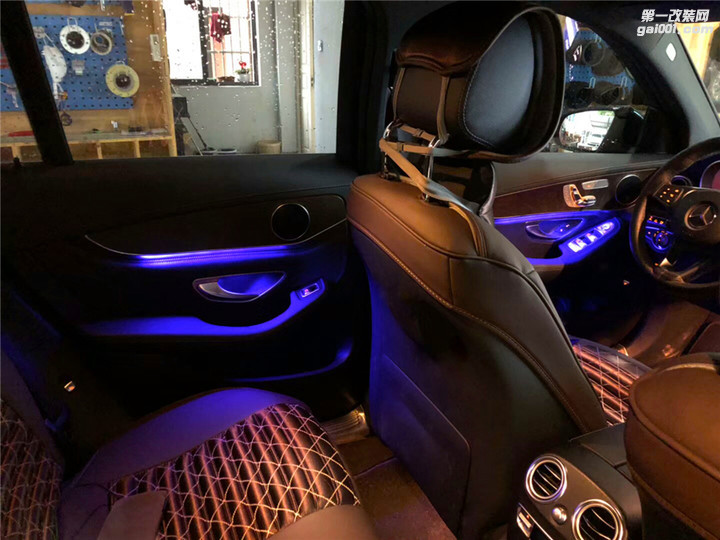 杭州奔驰GLC加装12色氛围灯 低调奢华提升车内氛围
