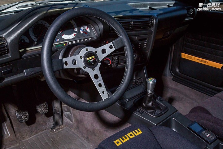 1989-bmw-325is-momo-50th-anniversary-steering-wheel.jpg